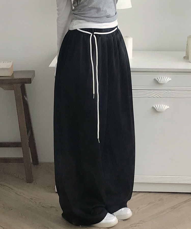 유렌 스트랩 하트 나염 백포켓 와이드 트레이닝 팬츠 블랙