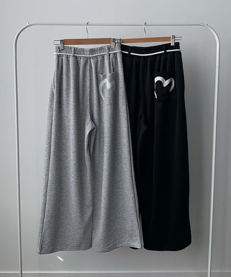 유렌 스트랩 하트 나염 백포켓 와이드 트레이닝 팬츠