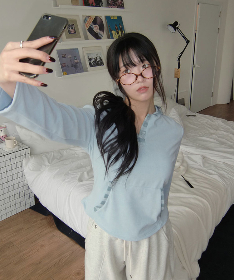 포에 배색 스트라이프 여리핏 후드 버튼 니트 티셔츠 봄신상 봄후드티 소라