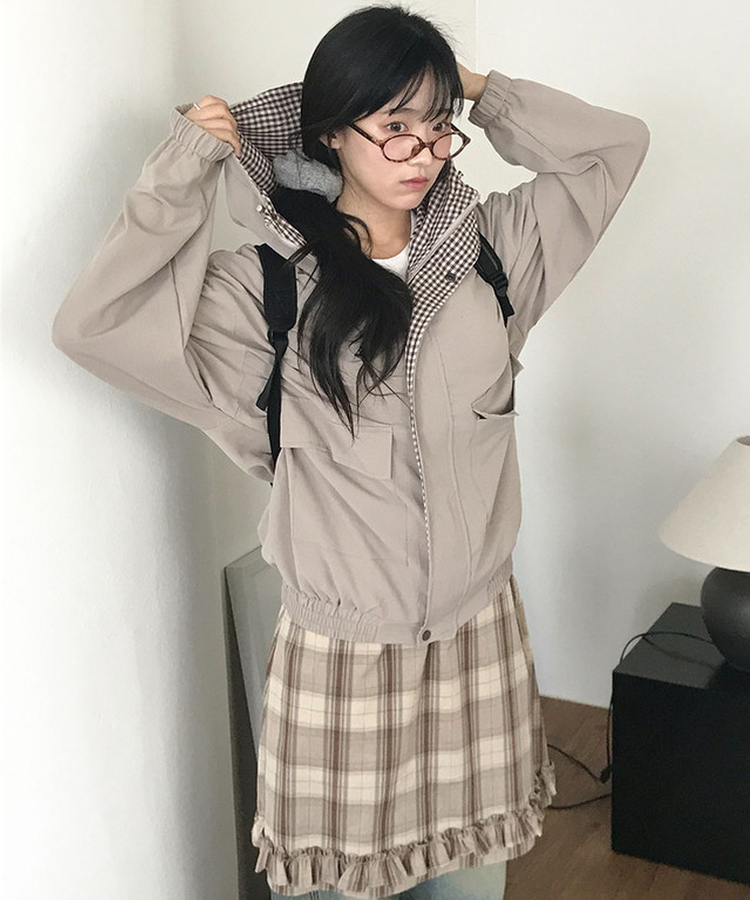 토토로 체크 배색 루즈핏 바람막이 후드 점퍼 라이트베이지