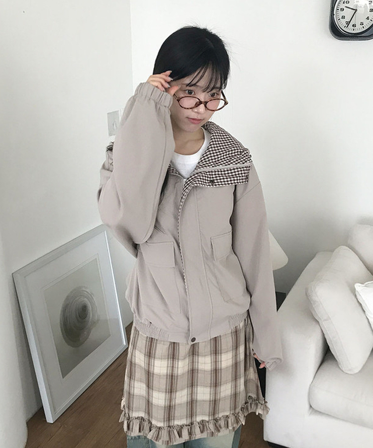 토토로 체크 배색 루즈핏 바람막이 후드 점퍼 라이트베이지