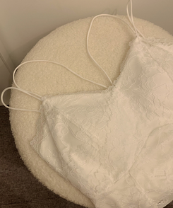 【カップ付き】ツインストラップレースキャミソール