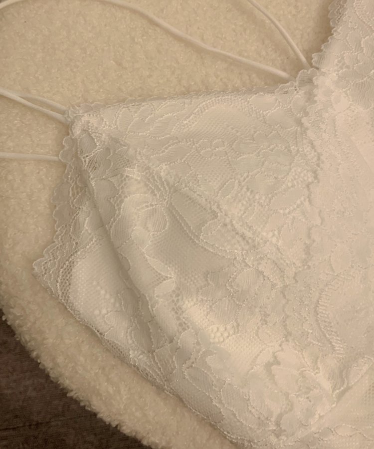 【カップ付き】ツインストラップレースキャミソール