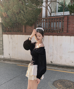 フリルネックオフショルダーブラウス BLACK