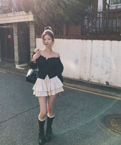 フリルネックオフショルダーブラウス BLACK