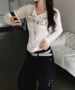 ヘンリーネックレタリング長袖Tシャツ IVORY