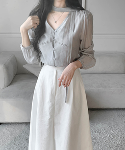 【マフラー付き】ディープボタンブラウス GRAY