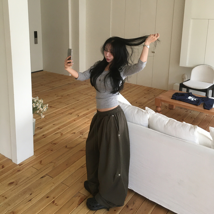 スタッズバルーンワイドトレーニングパンツ KHAKI