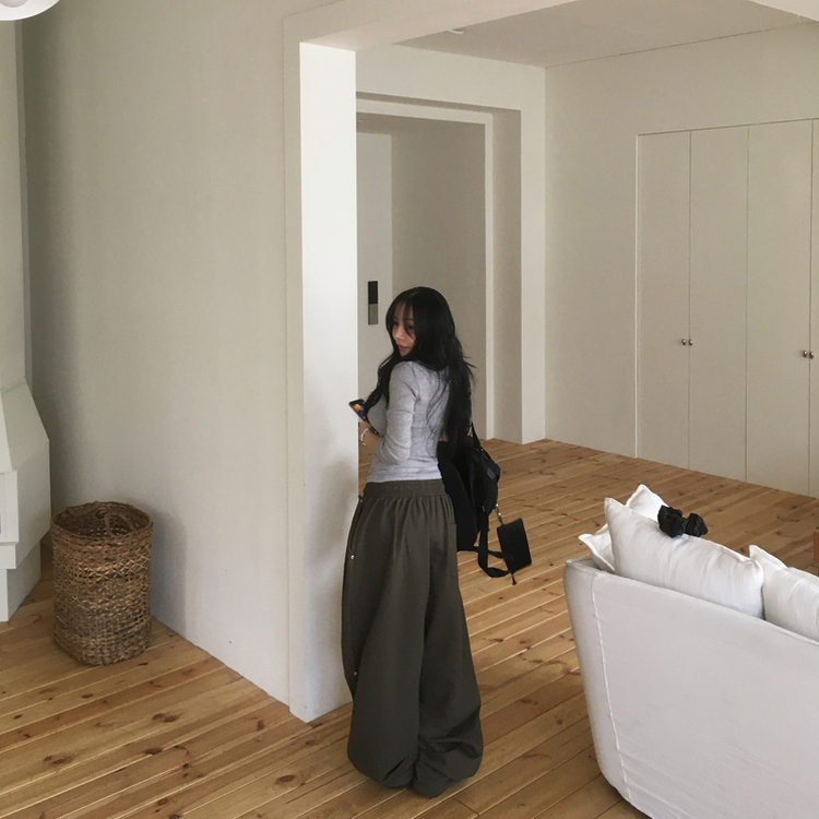 スタッズバルーンワイドトレーニングパンツ KHAKI