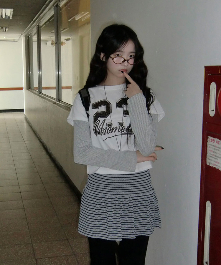 일체형 다일 호피 넘버 나염 레이어드 단가라 긴팔 티셔츠 아이보리