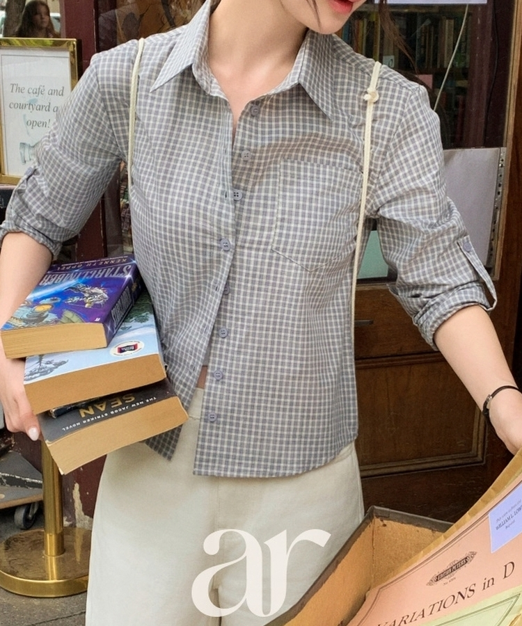 （袖ロールアップタブ／夏までずっと着用OK！／ヴィンテージムードたっぷり♥）ミニチェック タブ付き ロールアップ カラーシャツ BLUE