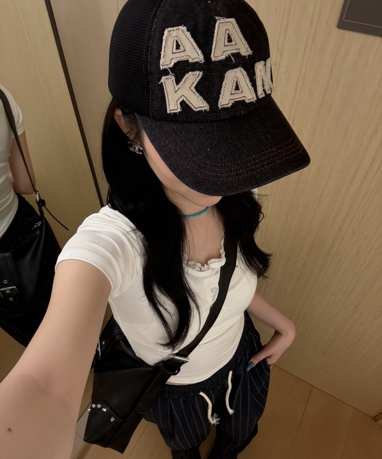 레이스 버튼 슬림핏 반팔 티셔츠 화이트