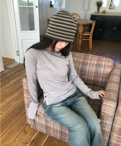 シンプル斜めボタン長袖Tシャツ MOCHA