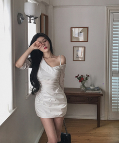 ワンオフショルダーシャーリングミニワンピース WHITE