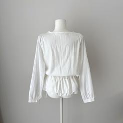 フリルストラップ長袖ブラウス