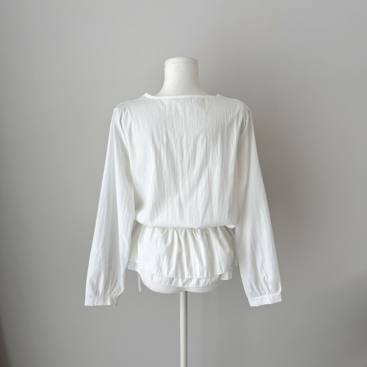 フリルストラップ長袖ブラウス