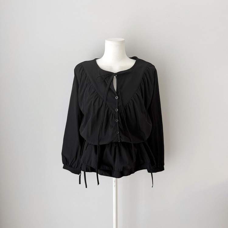 フリルストラップ長袖ブラウス