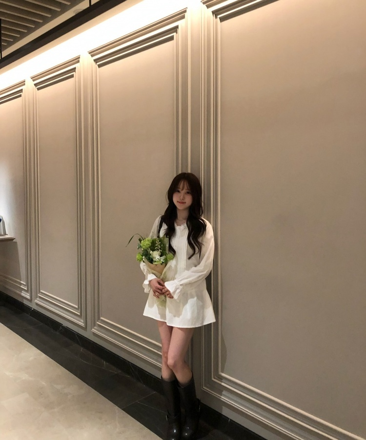 에어리 프릴 미니 스커트 화이트