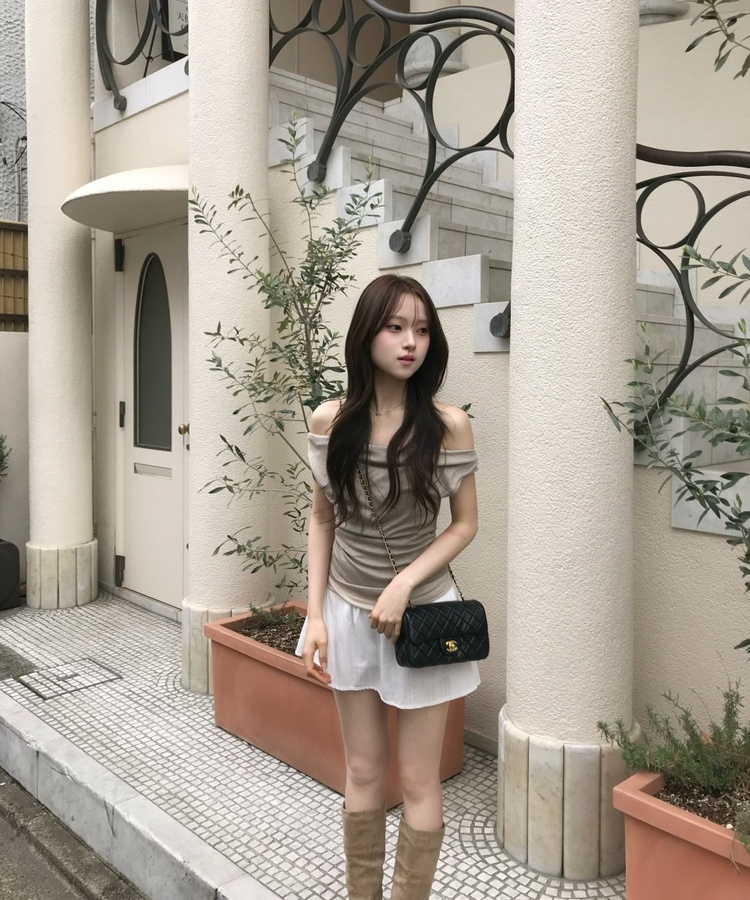 スリムオフショルダートップス BEIGE