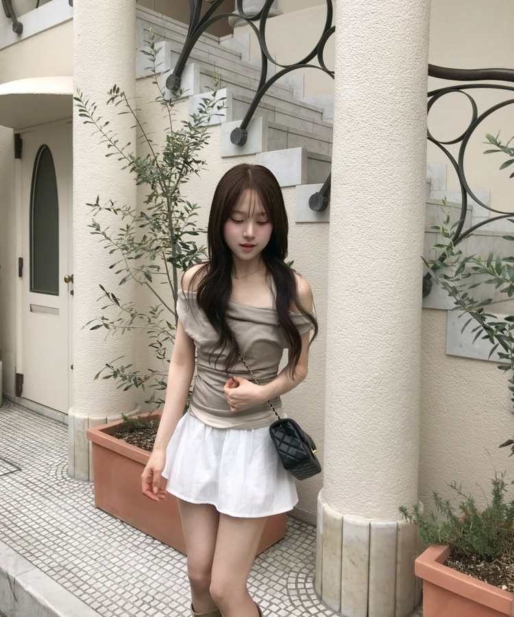 スリムオフショルダートップス BEIGE