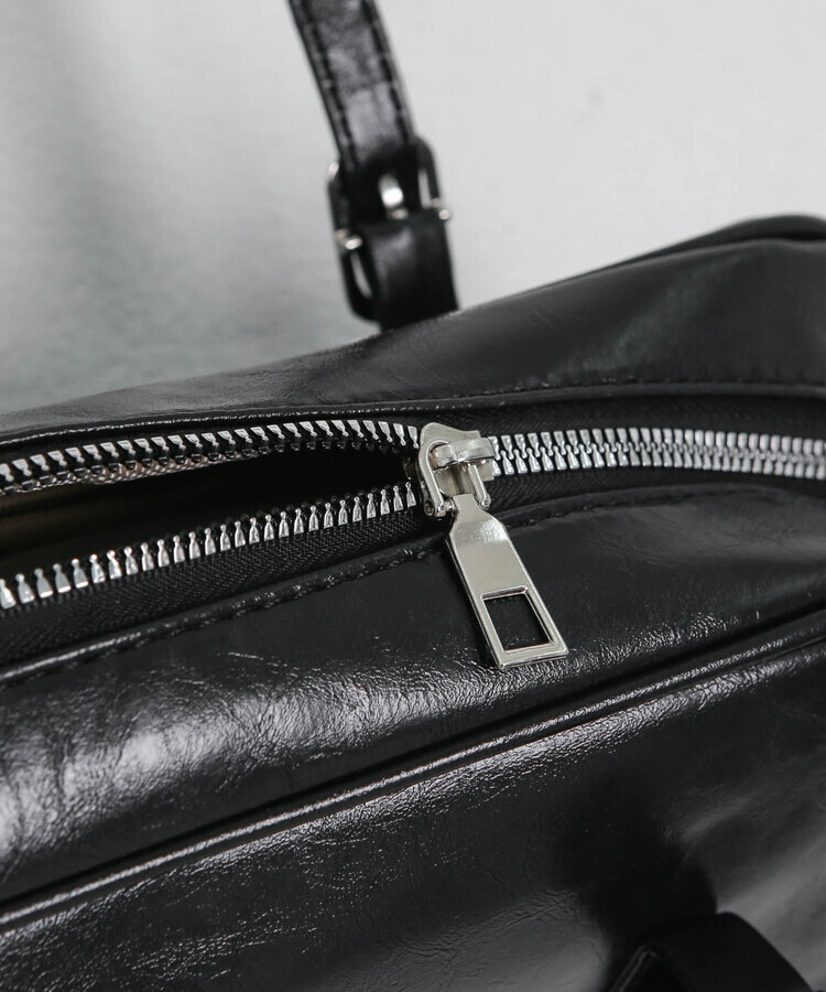 スリムシルエットショルダーバッグ