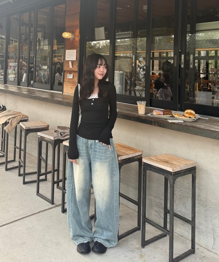 도트 셔링 일체형 긴팔 티셔츠 블랙