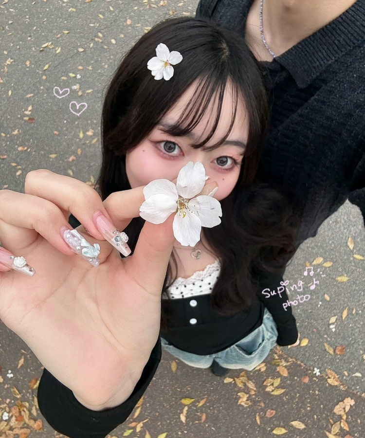 도트 셔링 일체형 긴팔 티셔츠 블랙