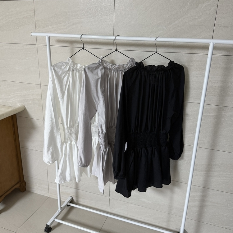 オフショルダーフリルミニワンピース