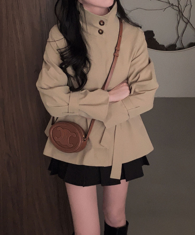 스튜디오 백버튼 하이넥 숏 트렌치 코트 자켓 진베이지