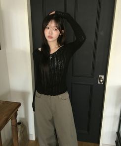 パンチングスリムフィットTシャツ BLACK