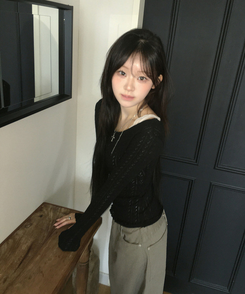 パンチングスリムフィットTシャツ BLACK