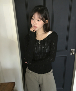 パンチングスリムフィットTシャツ BLACK