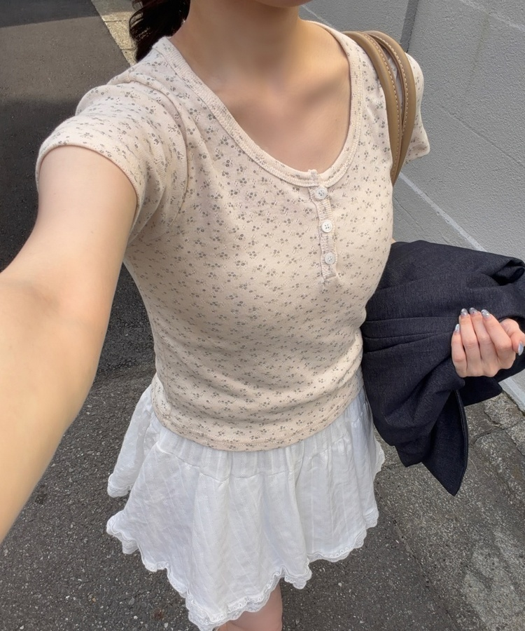 잔꽃 헨리넥 탑 크림