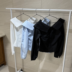 フェミニンシャーリングブラウス