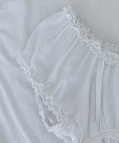 フリルオフショルダーボタンパフブラウス