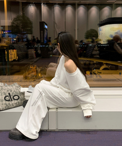 【SET】オフショルダートップス＋トレーニングパンツ WHITE