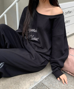 【SET】オフショルダートップス＋トレーニングパンツ BLACK