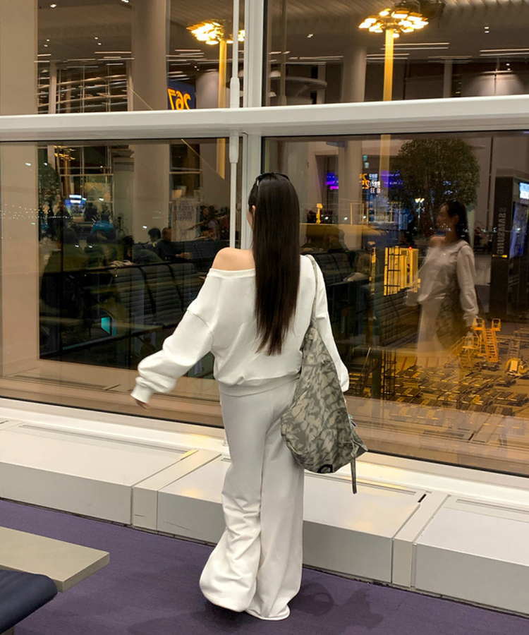 【SET】オフショルダートップス＋トレーニングパンツ WHITE