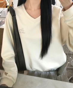 Vネックトレーナー CREAM