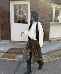 Vネックトレーナー WHITE