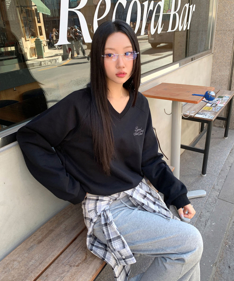 Vネックトレーナー BLACK