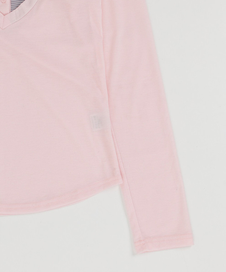 レイヤードVネックトップス