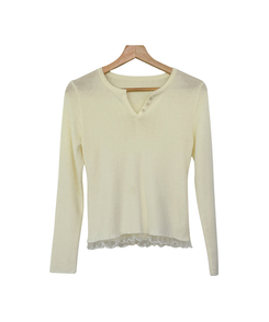 フリルボタンニット