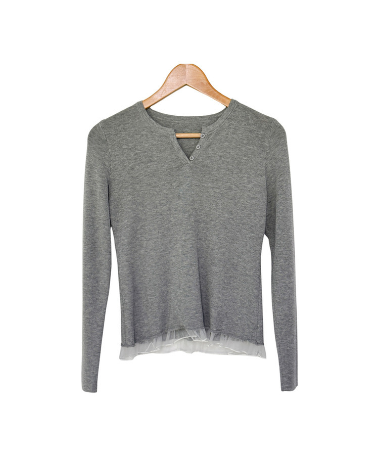 フリルボタンニット