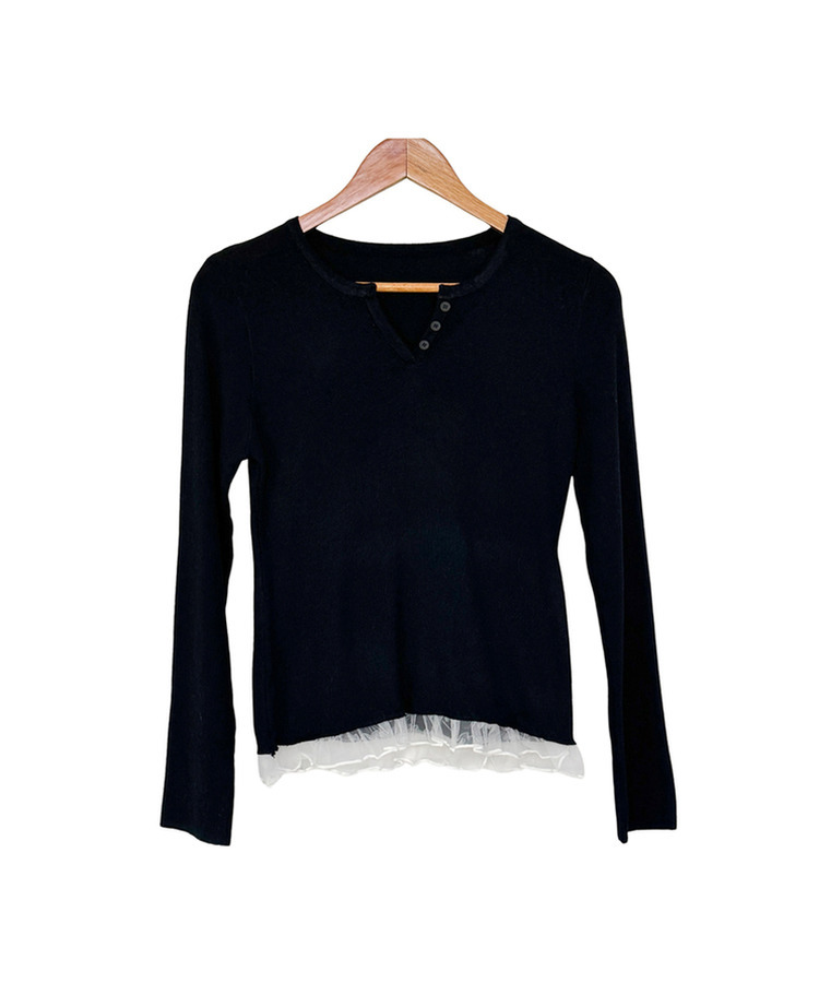 フリルボタンニット