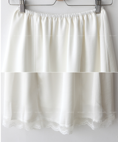 レースミディスカート