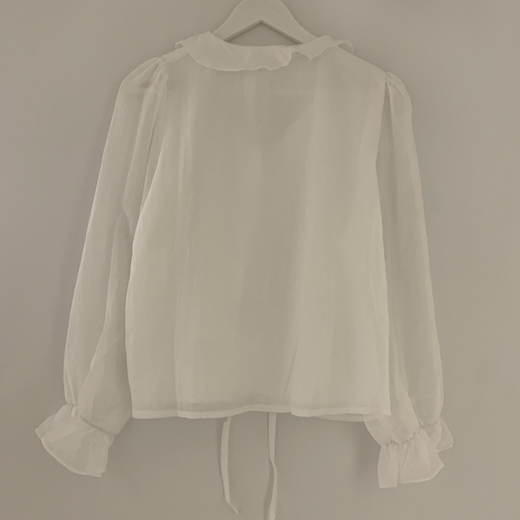フリルボタンラッフルブラウス