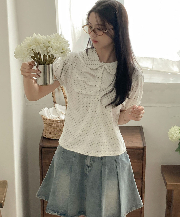 슈가 라운드 카라 도트 셔링 버튼 퍼프 반팔 티셔츠 봄신상 데이트룩 화이트