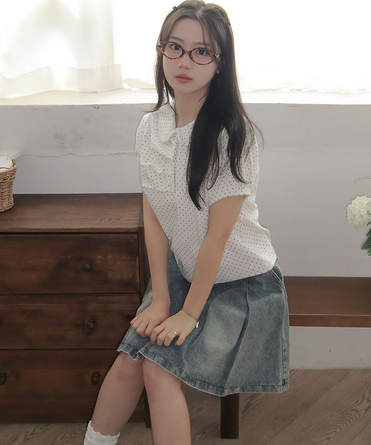 슈가 라운드 카라 도트 셔링 버튼 퍼프 반팔 티셔츠 봄신상 데이트룩 화이트