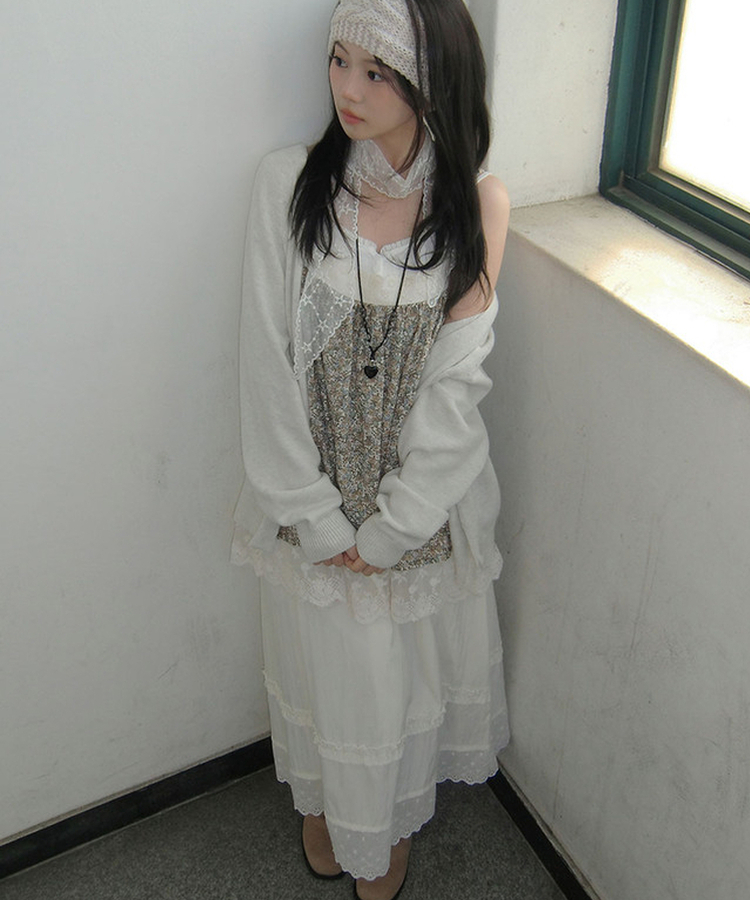제크 프릴 레이스 밴딩 펀칭 롱 플레어 스커트 데이트룩 벚꽃룩 벚꽃 봄신상 베이지